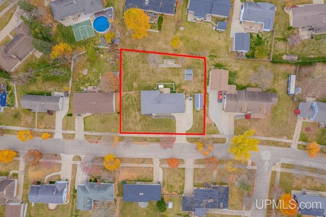 1608 S 17 Avenue, Escanaba, MI 49829