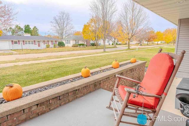 1608 S 17 Avenue, Escanaba, MI 49829