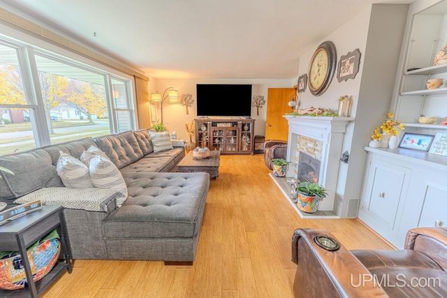 1608 S 17 Avenue, Escanaba, MI 49829