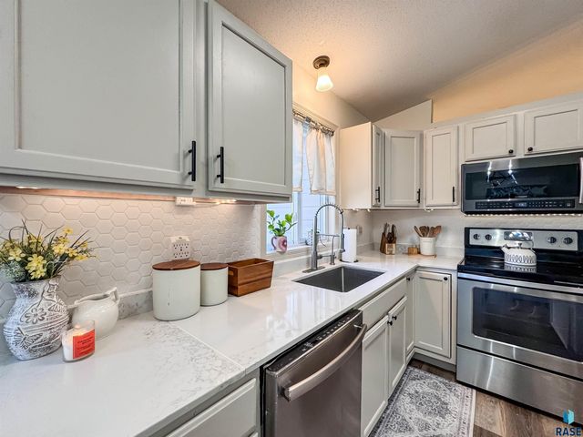 6312 W 66th St Street, Sioux Falls, SD 57106