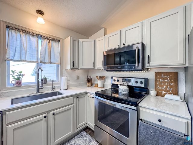 6312 W 66th St Street, Sioux Falls, SD 57106