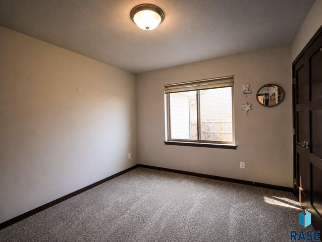 237 Plainside Ave Avenue, Harrisburg, SD 57032