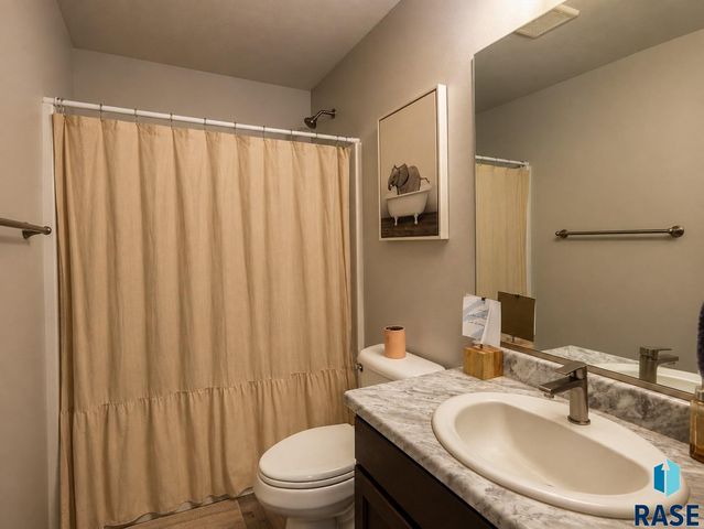 237 Plainside Ave Avenue, Harrisburg, SD 57032