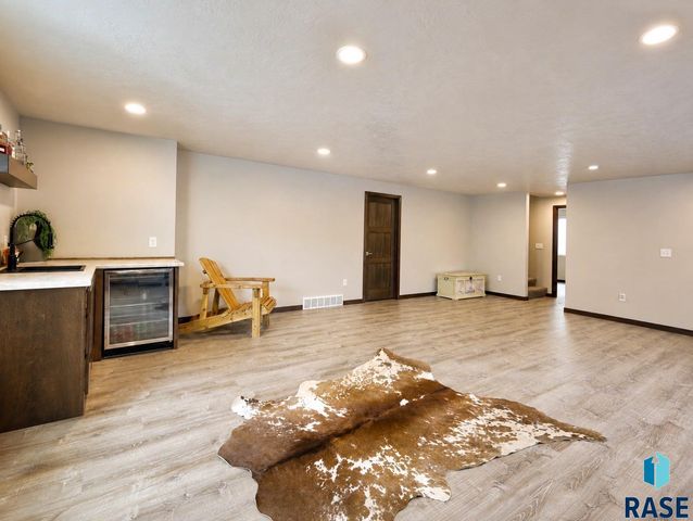 237 Plainside Ave Avenue, Harrisburg, SD 57032