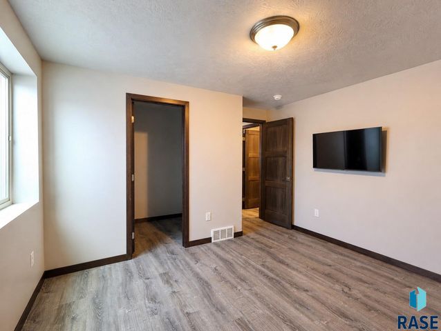 237 Plainside Ave Avenue, Harrisburg, SD 57032