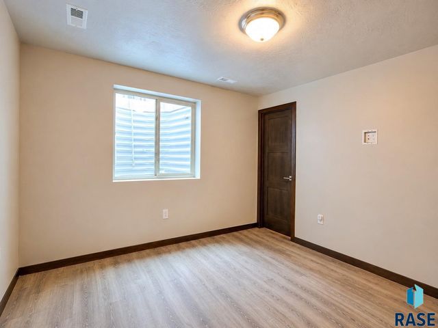 237 Plainside Ave Avenue, Harrisburg, SD 57032