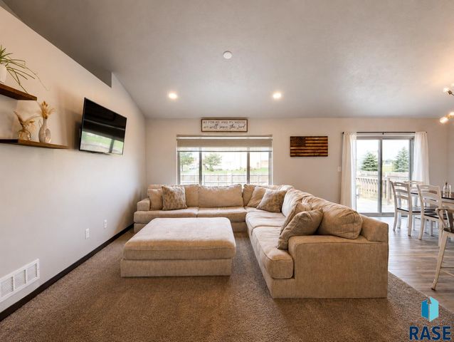 237 Plainside Ave Avenue, Harrisburg, SD 57032