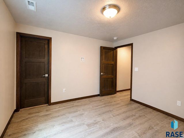 237 Plainside Ave Avenue, Harrisburg, SD 57032