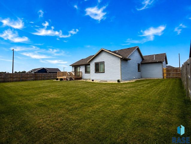 237 Plainside Ave Avenue, Harrisburg, SD 57032