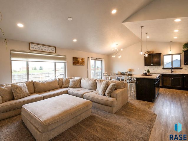 237 Plainside Ave Avenue, Harrisburg, SD 57032