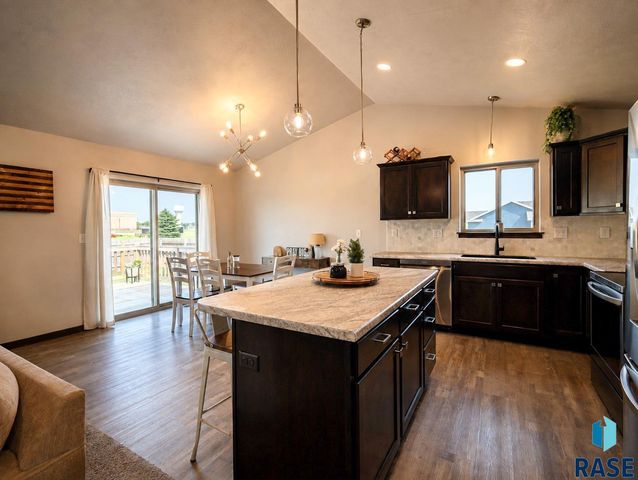 237 Plainside Ave Avenue, Harrisburg, SD 57032