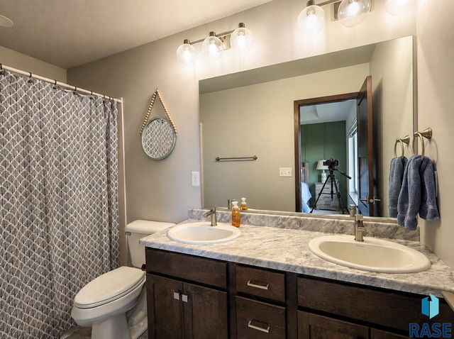 237 Plainside Ave Avenue, Harrisburg, SD 57032