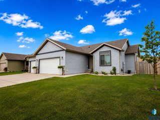 237 Plainside Ave Avenue, Harrisburg, SD 57032