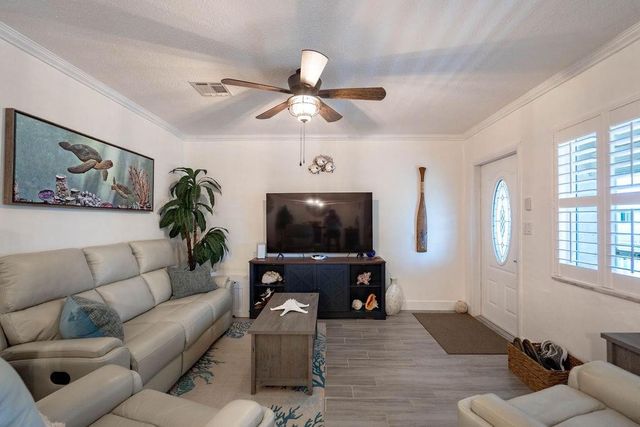 2100 NE 38th Street 229, Lighthouse Point, FL 33064