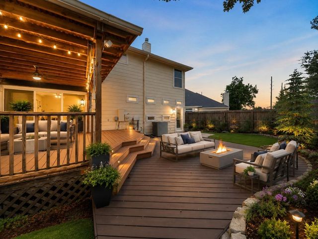10207 Thornleaf Lane, Houston, TX 77070