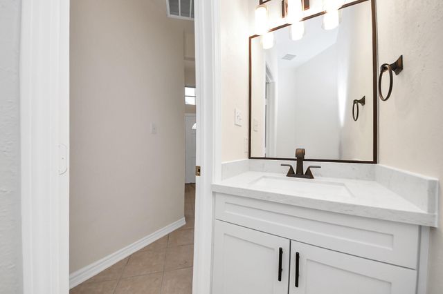 10207 Thornleaf Lane, Houston, TX 77070