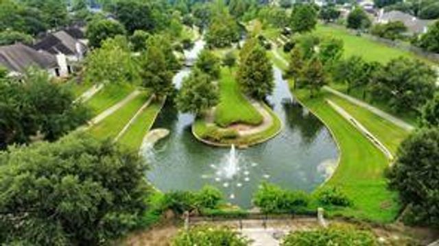 10207 Thornleaf Lane, Houston, TX 77070