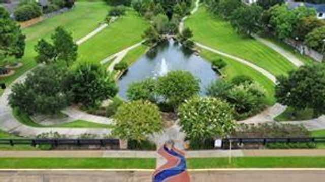 10207 Thornleaf Lane, Houston, TX 77070