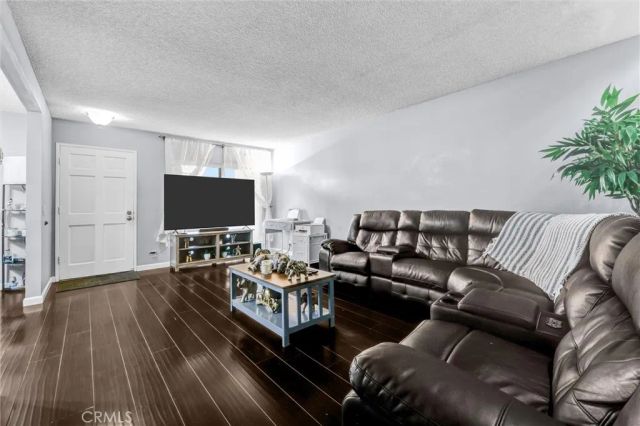943 W Lamark Lane, Anaheim, CA 92802