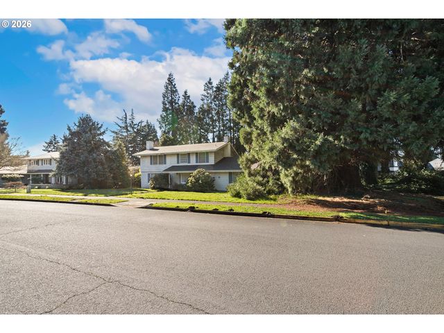 3360 CHEVY CHASE St, Eugene, OR 97401