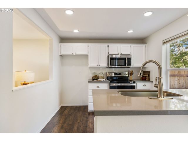 8885 Sw 76TH Pl, Portland, OR 97223