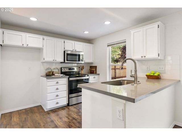 8885 Sw 76TH Pl, Portland, OR 97223