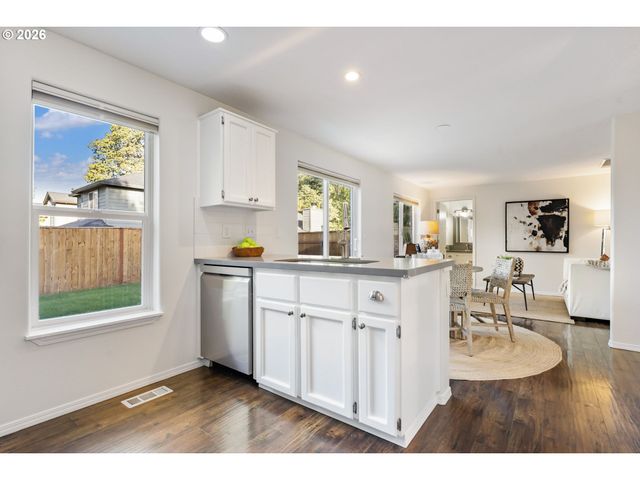 8885 Sw 76TH Pl, Portland, OR 97223