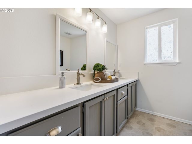 8885 Sw 76TH Pl, Portland, OR 97223