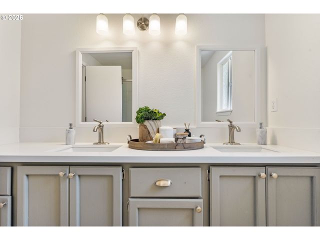 8885 Sw 76TH Pl, Portland, OR 97223