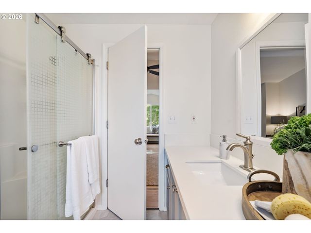 8885 Sw 76TH Pl, Portland, OR 97223