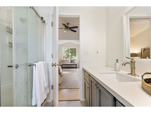 8885 Sw 76TH Pl, Portland, OR 97223