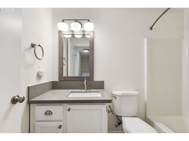 8885 Sw 76TH Pl, Portland, OR 97223