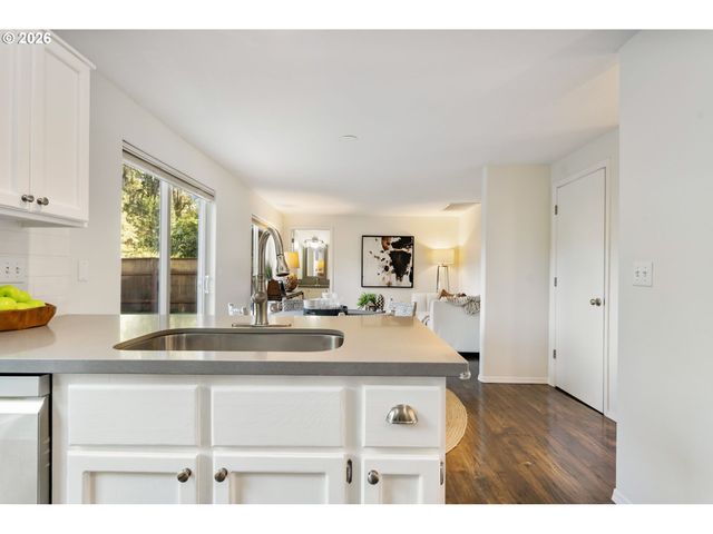8885 Sw 76TH Pl, Portland, OR 97223