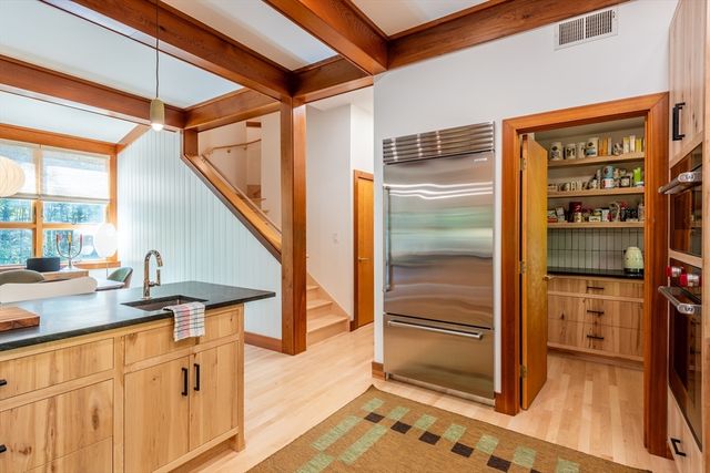 100 Larkspur Dr, Amherst, MA 01002