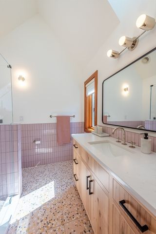 100 Larkspur Dr, Amherst, MA 01002