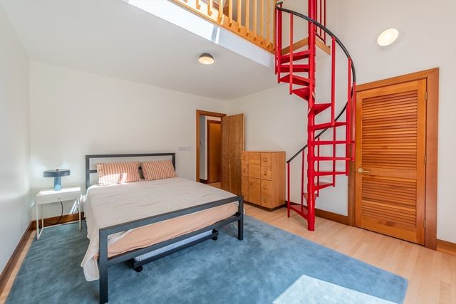 100 Larkspur Dr, Amherst, MA 01002