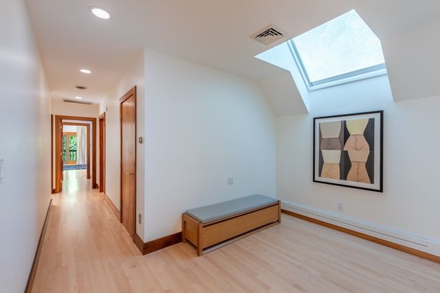 100 Larkspur Dr, Amherst, MA 01002