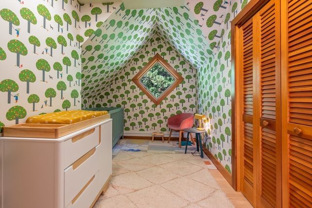 100 Larkspur Dr, Amherst, MA 01002