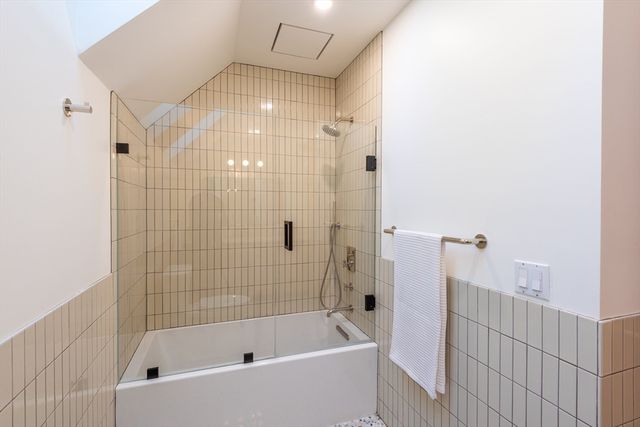 100 Larkspur Dr, Amherst, MA 01002