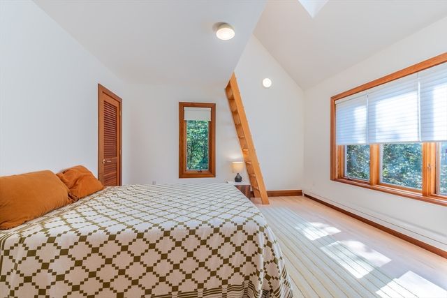 100 Larkspur Dr, Amherst, MA 01002