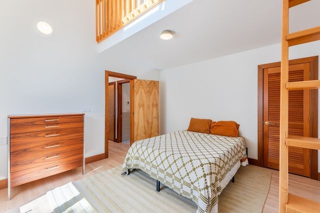 100 Larkspur Dr, Amherst, MA 01002