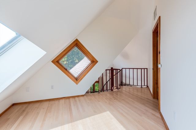 100 Larkspur Dr, Amherst, MA 01002