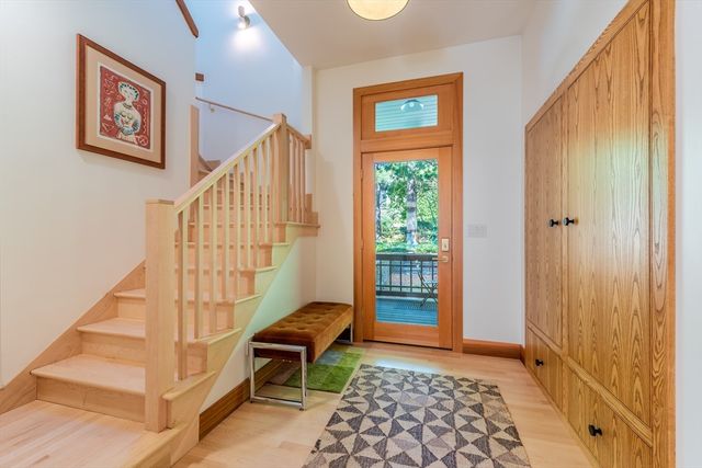 100 Larkspur Dr, Amherst, MA 01002