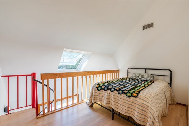 100 Larkspur Dr, Amherst, MA 01002