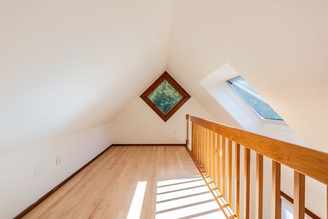 100 Larkspur Dr, Amherst, MA 01002