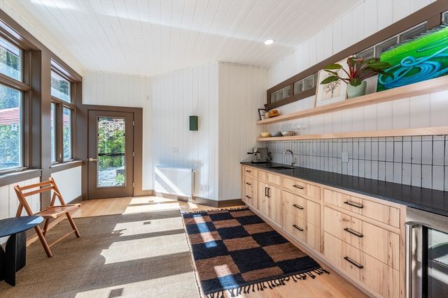 100 Larkspur Dr, Amherst, MA 01002