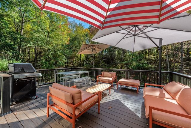 100 Larkspur Dr, Amherst, MA 01002