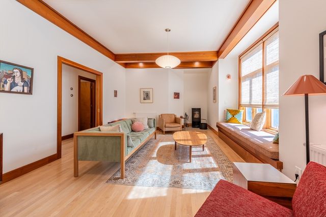 100 Larkspur Dr, Amherst, MA 01002