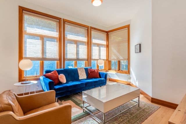 100 Larkspur Dr, Amherst, MA 01002