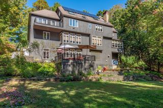 100 Larkspur Dr, Amherst, MA 01002